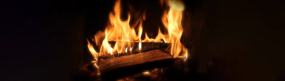 Brennender Holzscheit – Banner zur Kategorie Feuer und Heizen